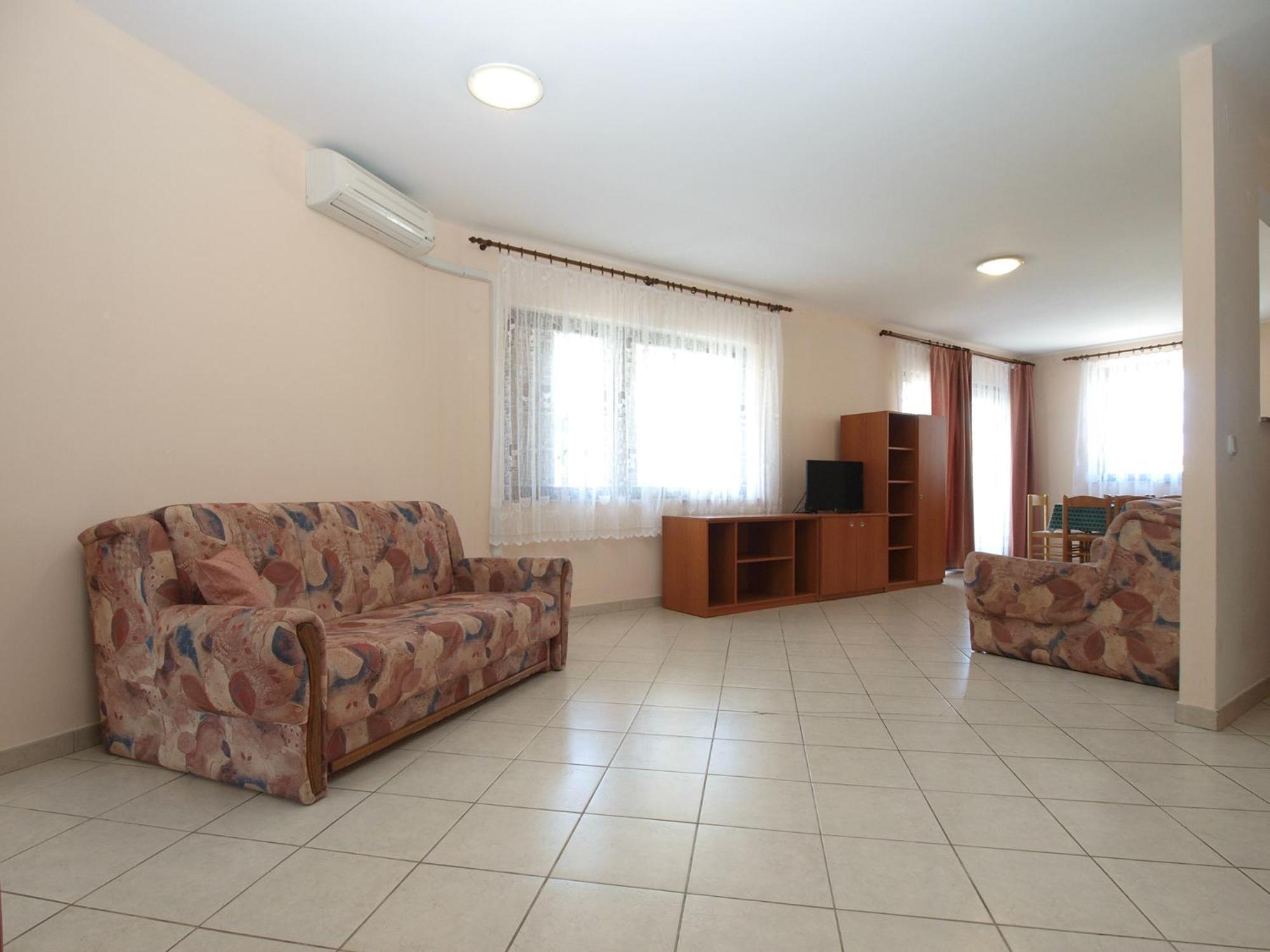 Sebastian 1842 Apartment